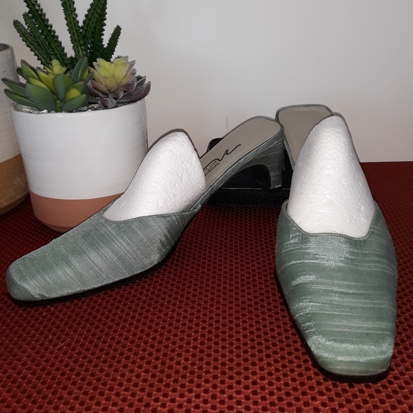 Pale Green Silk Low Heel Mules Size 11W - Picture 2 of 8